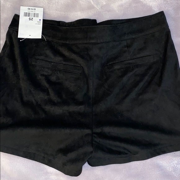 Shorts - Picture 2 of 5